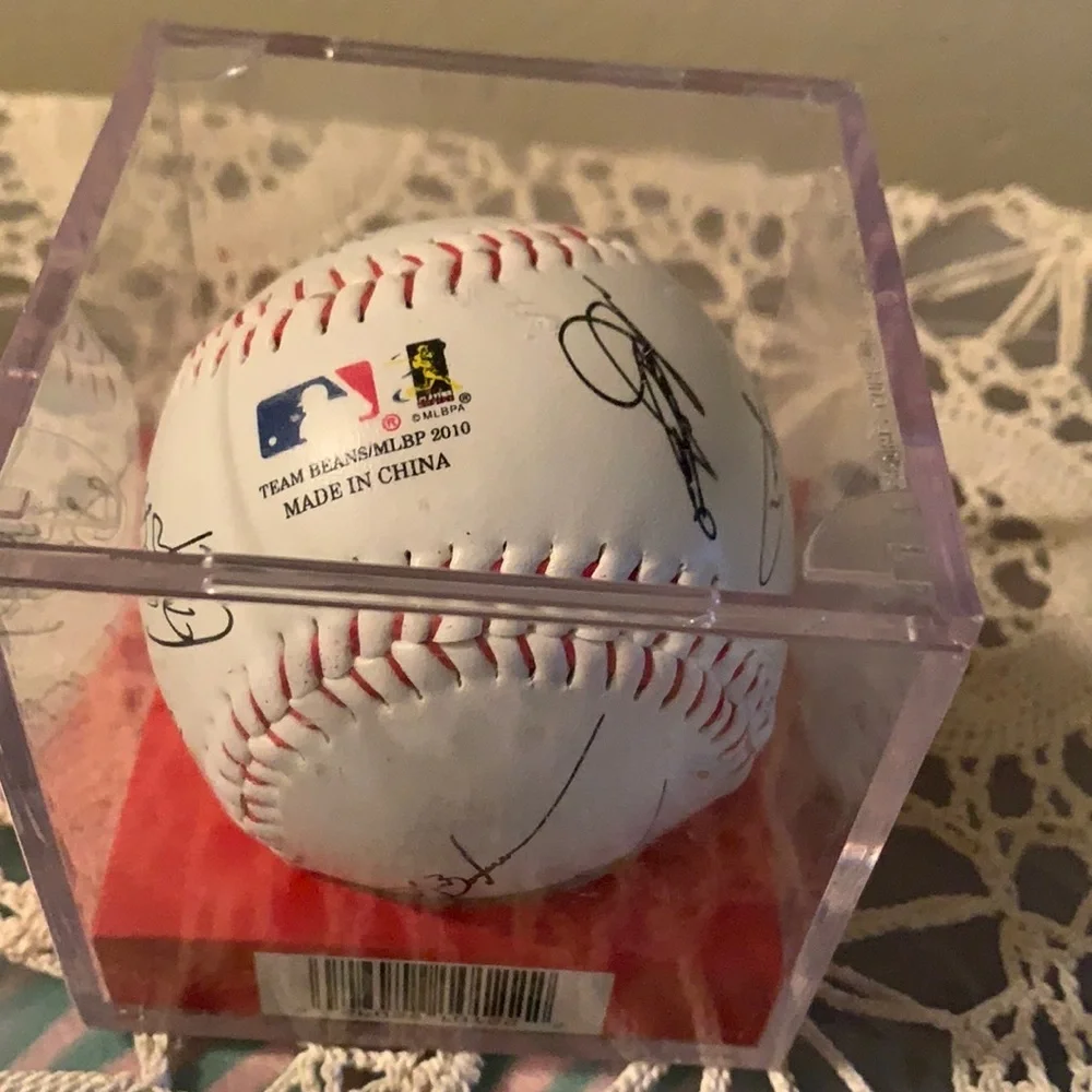 Digitally Autographed Team Baseball I don’t know anything about it team/year